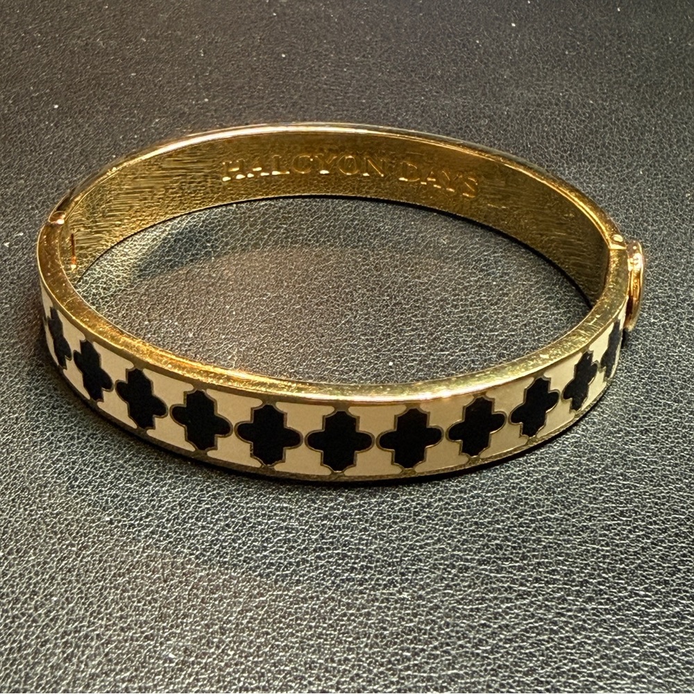 Halcyon Days Agama Enamel Hinged Button Black & White Bangle Bracelet 6 3/4"